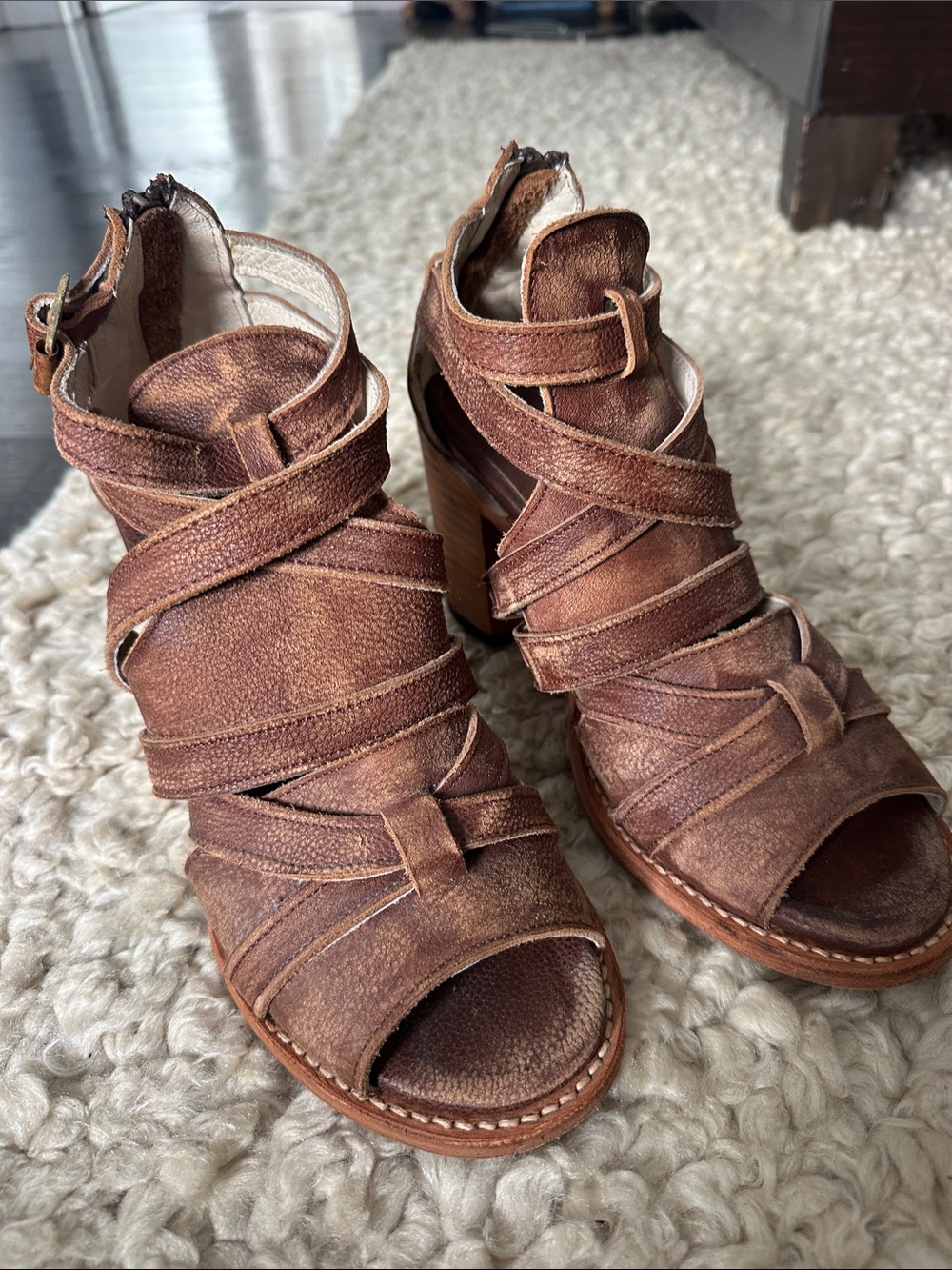 FreeBird “Claw” leather wedge sandal. Size 10 (37) vintage distressed.